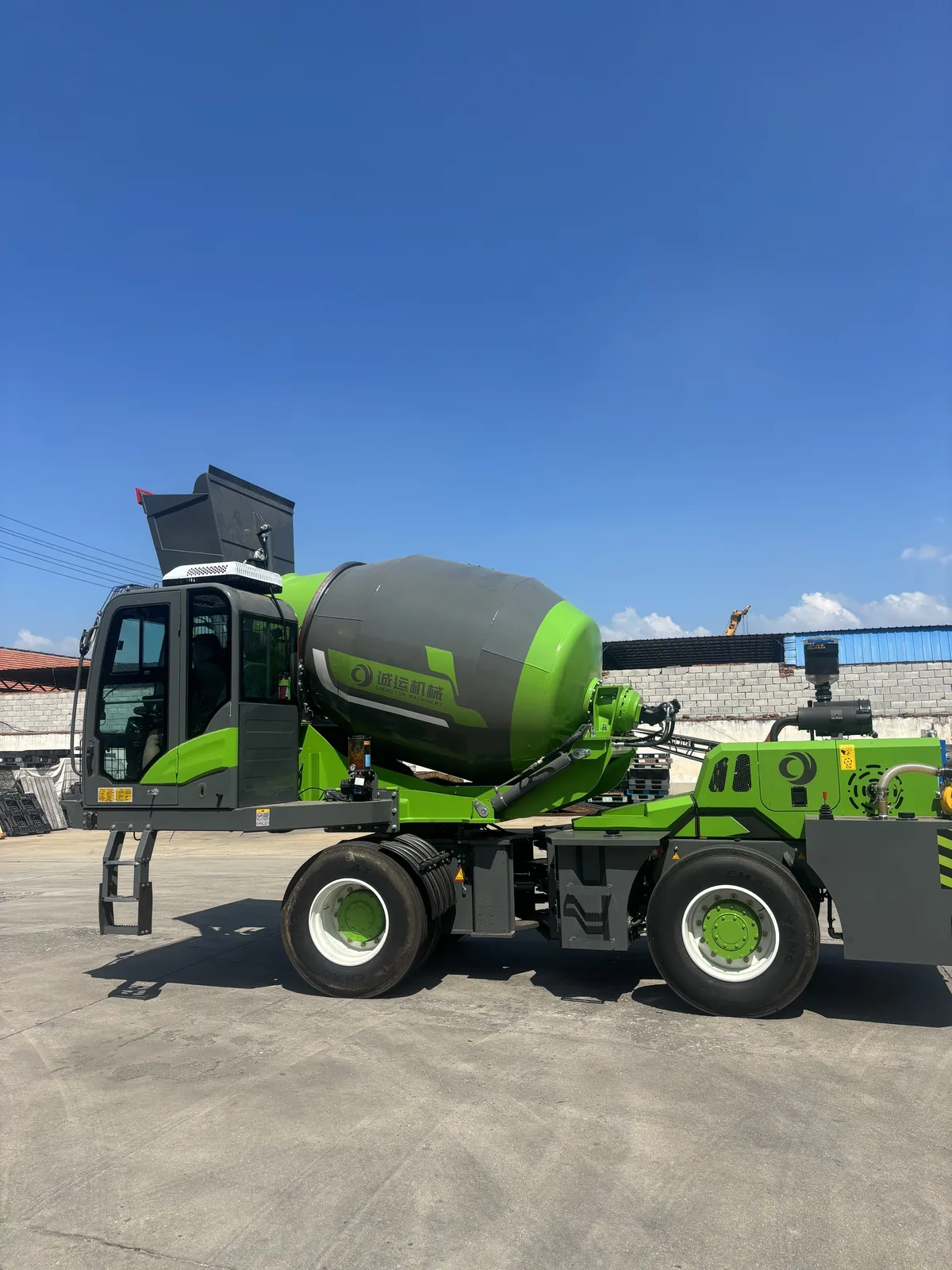 CY-2.6方自上料混凝土搅拌车